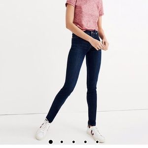 9" Mid-Rise Skinny Jeans in Larkspur Wash